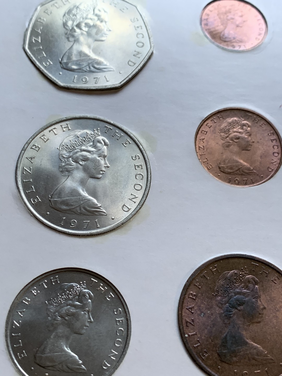 《竞宝斋》第48场-本周日，周一2场连拍（全场不限金额包邮） 马恩岛1971年清年份官方原封套币UNC 皮夹装 半便士-50新便士共6枚 克劳斯编号MS2