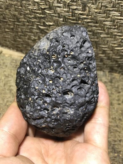 新疆塔克拉玛干陨落区微磁原石一块， - 新疆塔克拉玛干陨落区微磁原石一块，
