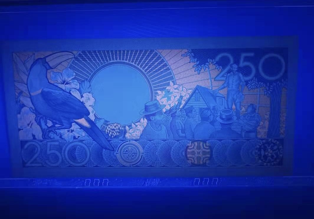 Chase Auction 第7期 - - 中外纸币、硬币、民国钞联拍！ 苏里南1988年250国评68E冠号AB237871一75连号五张同拍，灯下无斑如图发货！