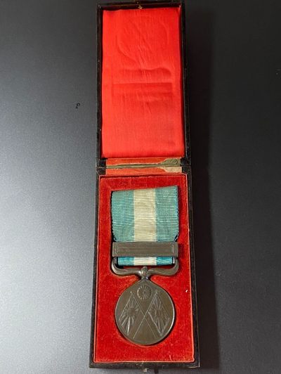 盛世勋华——号角文化勋章专场拍卖第14期 - 牢记历史勿忘国耻--甲午战争从军记章（明治二十七八年从军记章）原盒