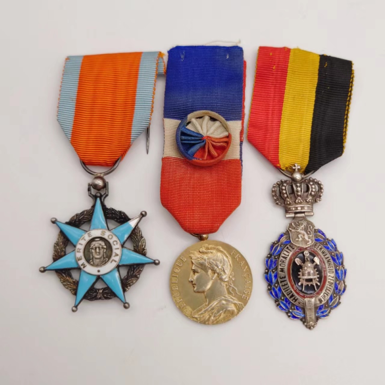 勋章奖章交易所04月17日拍卖 法比奖章一组（银质）