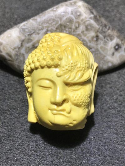 精美黄杨木雕刻一念之间吊坠 - 精美黄杨木雕刻一念之间吊坠