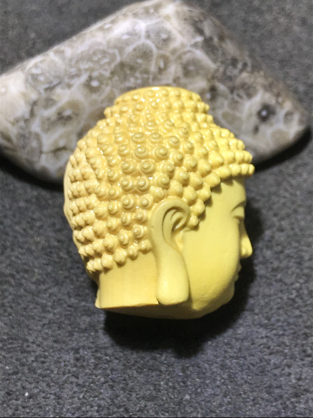 精美黄杨木雕刻一念之间吊坠