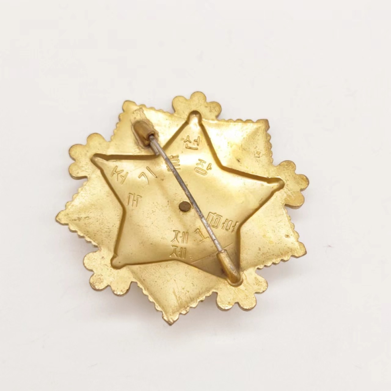 勋章奖章交易所04月17日拍卖 朝鲜一级国旗勋章