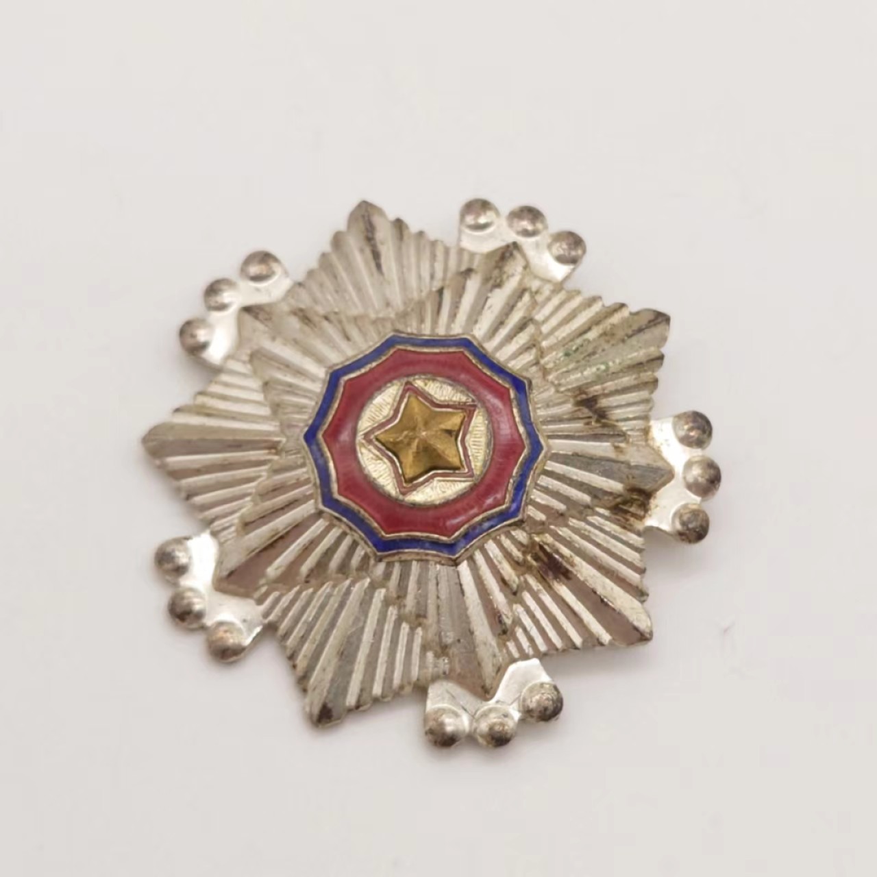 勋章奖章交易所04月17日拍卖 朝鲜三级国旗勋章