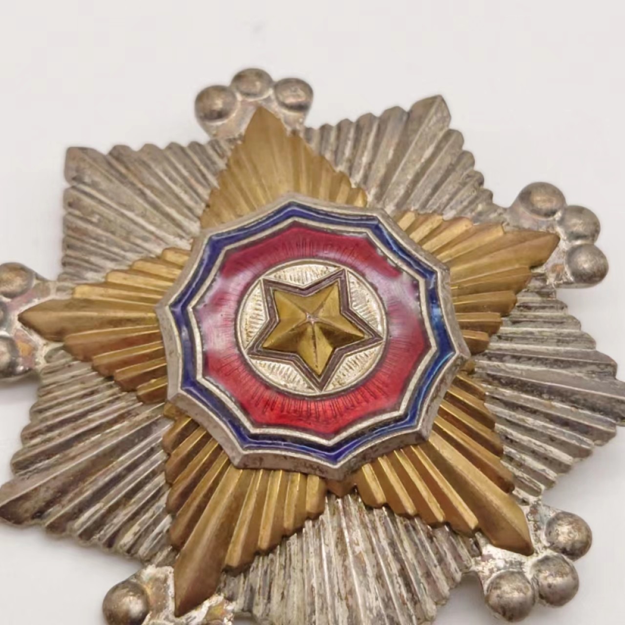 勋章奖章交易所04月17日拍卖 朝鲜二级国旗勋章