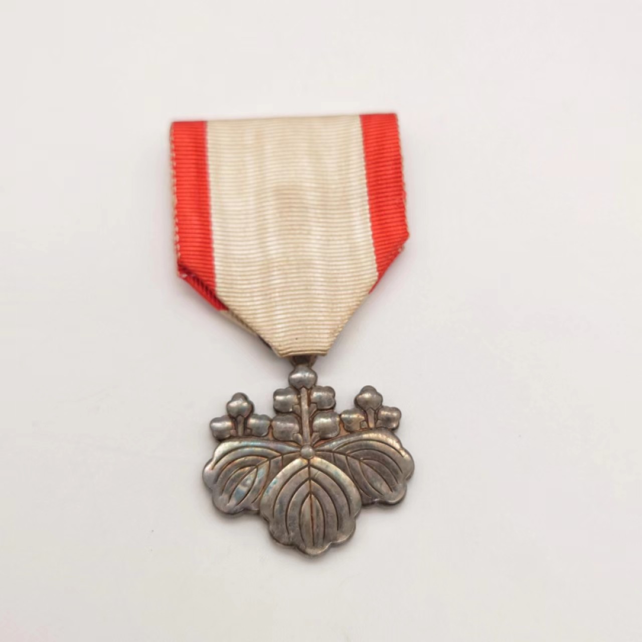 勋章奖章交易所04月17日拍卖 日本八等白叶奖章（银质）