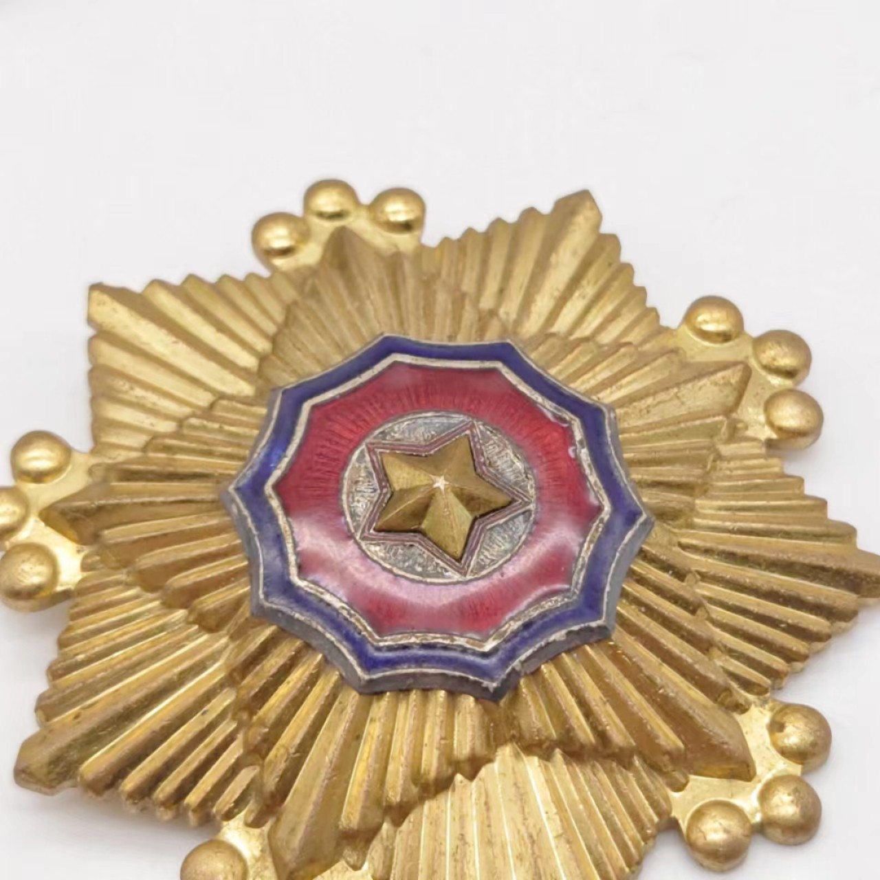 勋章奖章交易所04月17日拍卖 朝鲜一级国旗勋章