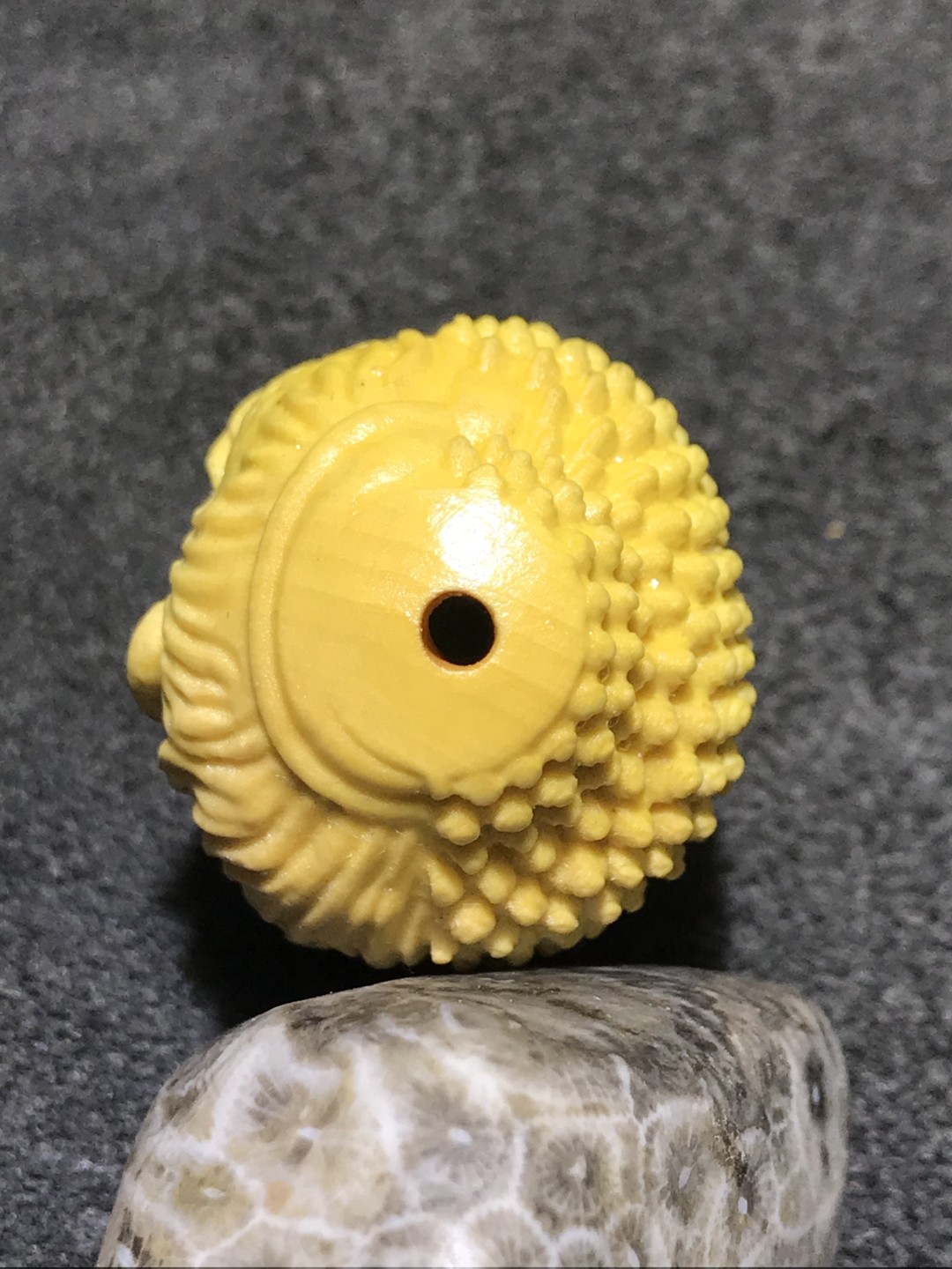 精美黄杨木雕刻一念之间吊坠