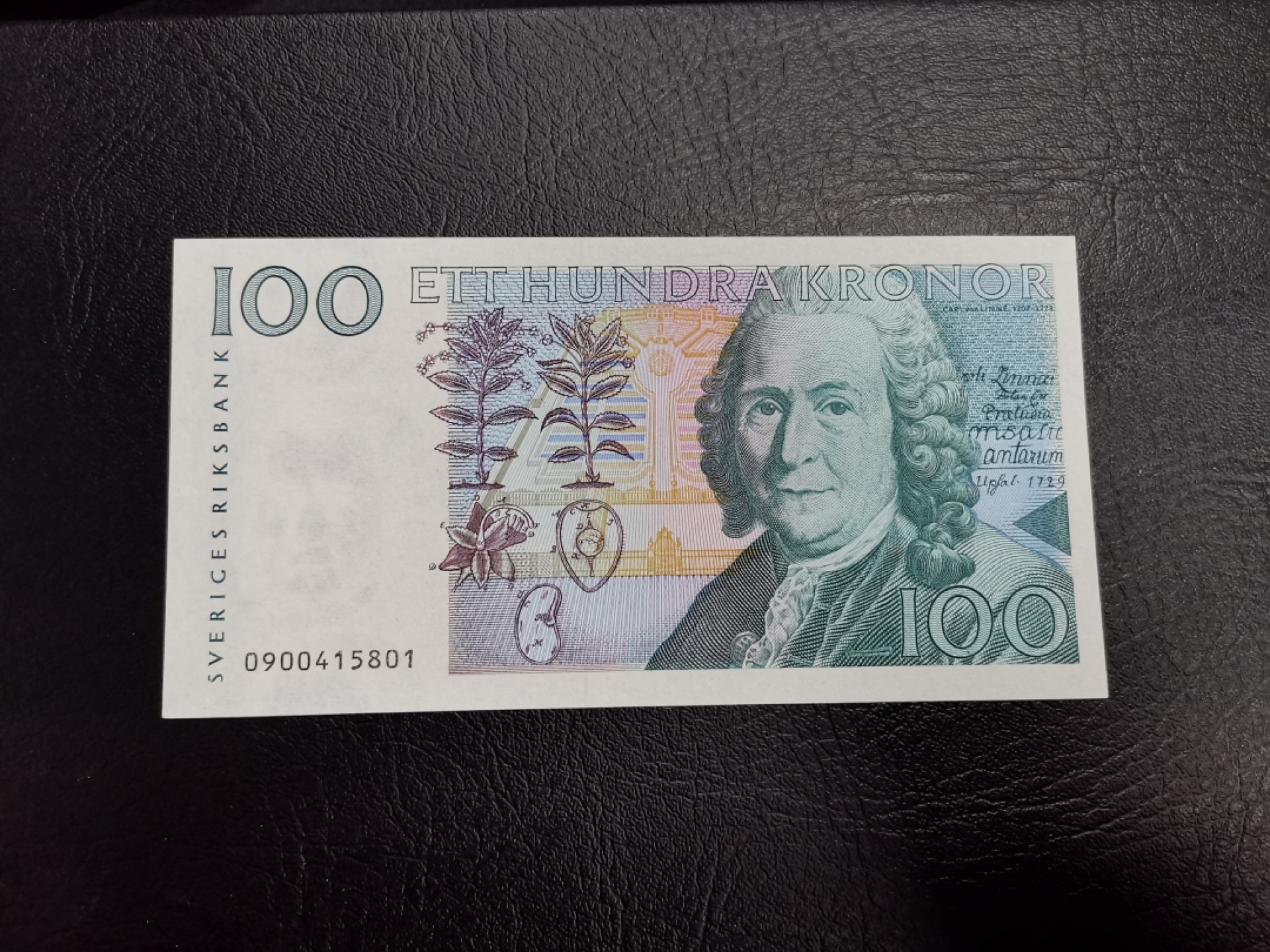 《张总收藏》55期——外币靓号 瑞典100克朗UNC 初版林奈 2000年