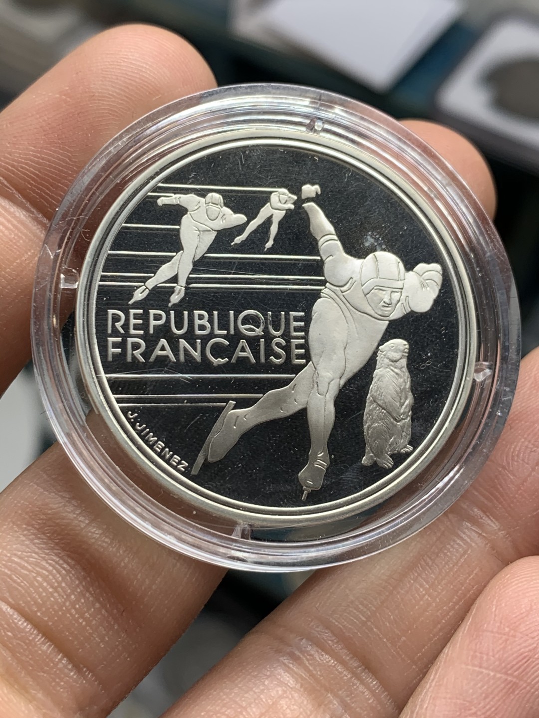 《竞宝斋》第49场-本周日，周一2场连拍（全场不限金额包邮） 原盒证书 法国 1992年 短道速滑 100法郎 精制大银币