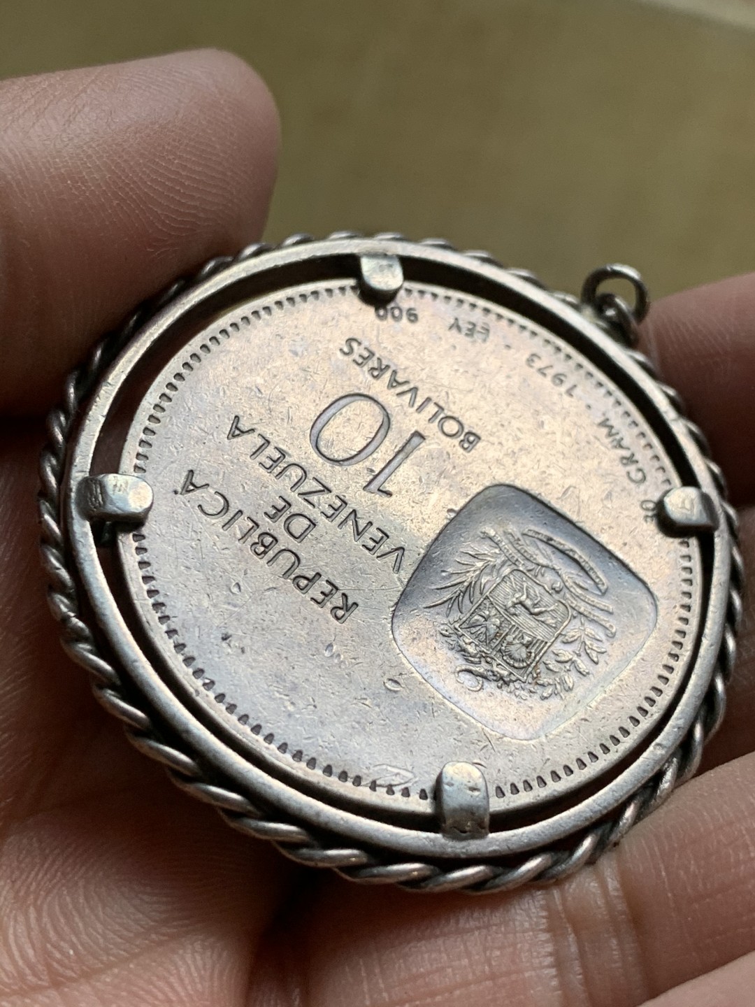 《竞宝斋》第49场-本周日，周一2场连拍（全场不限金额包邮） 委内瑞拉 1973年 10玻利瓦尔 大银币 钥匙扣