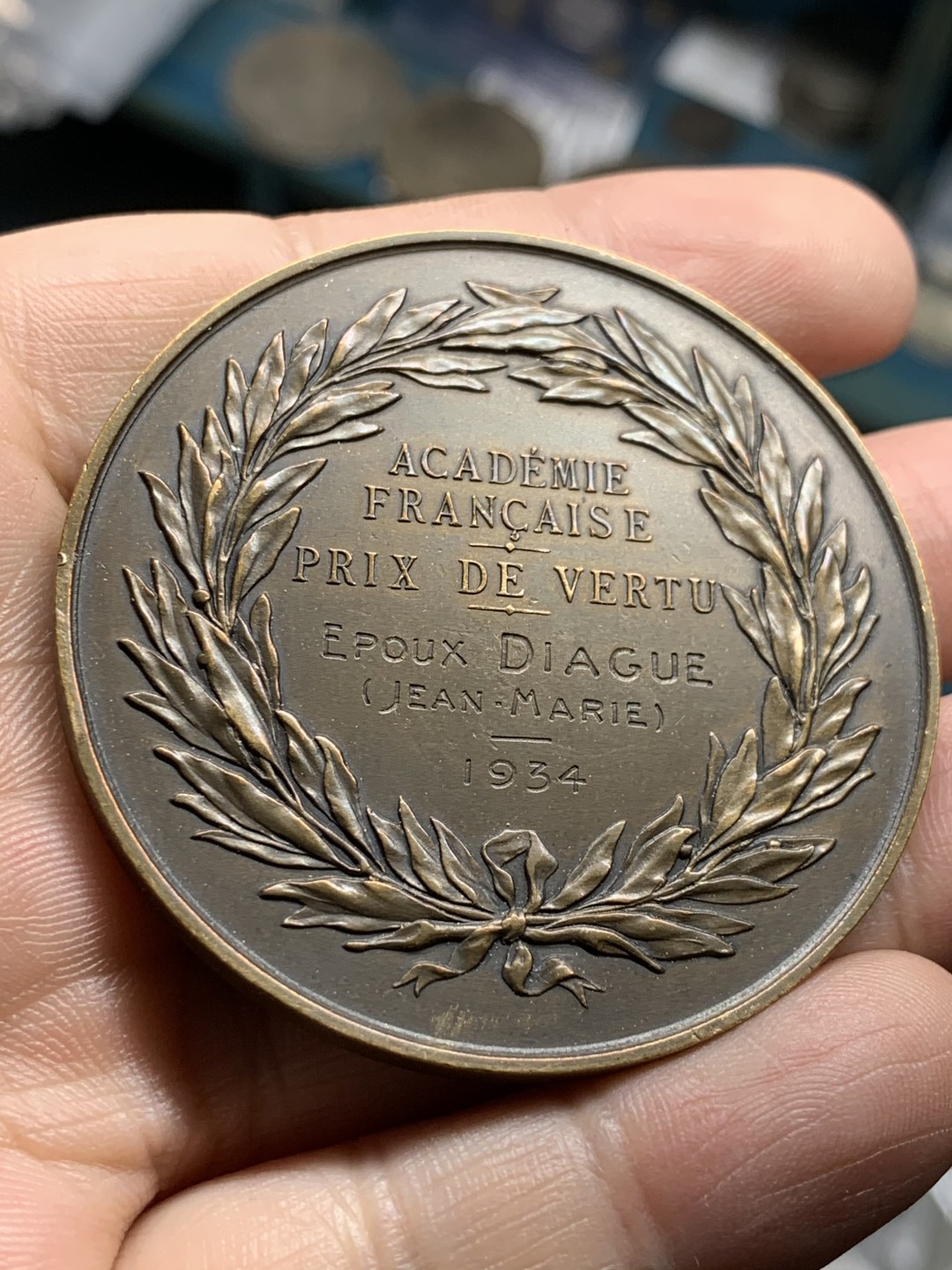 《竞宝斋》第49场-本周日，周一2场连拍（全场不限金额包邮） 1934年授予Diague夫妇法·让-巴斯斯特男爵巧克力大铜章。直径：52mm，克重：61