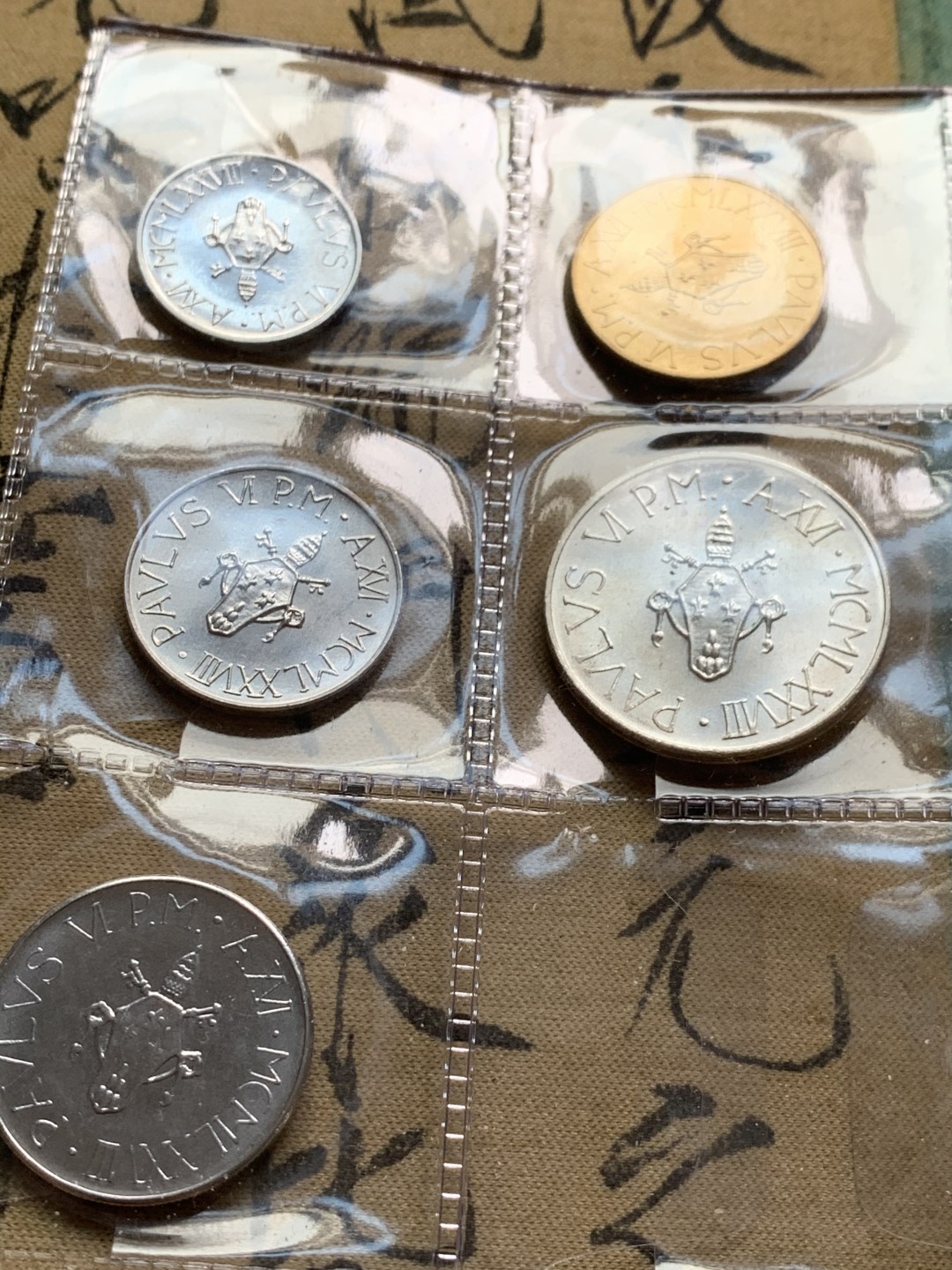 《竞宝斋》第49场-本周日，周一2场连拍（全场不限金额包邮） 梵蒂冈1976年8枚套和1978年7枚套，2枚500里拉为银币