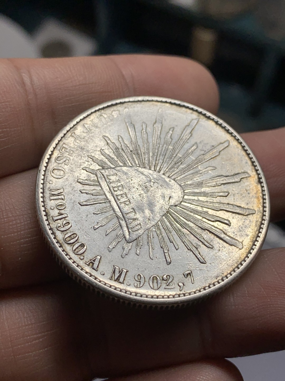 《竞宝斋》第49场-本周日，周一2场连拍（全场不限金额包邮） 墨西哥 1900年 MO AM 直边鹰洋 1比索 大银币 爆羽好品 可以收藏