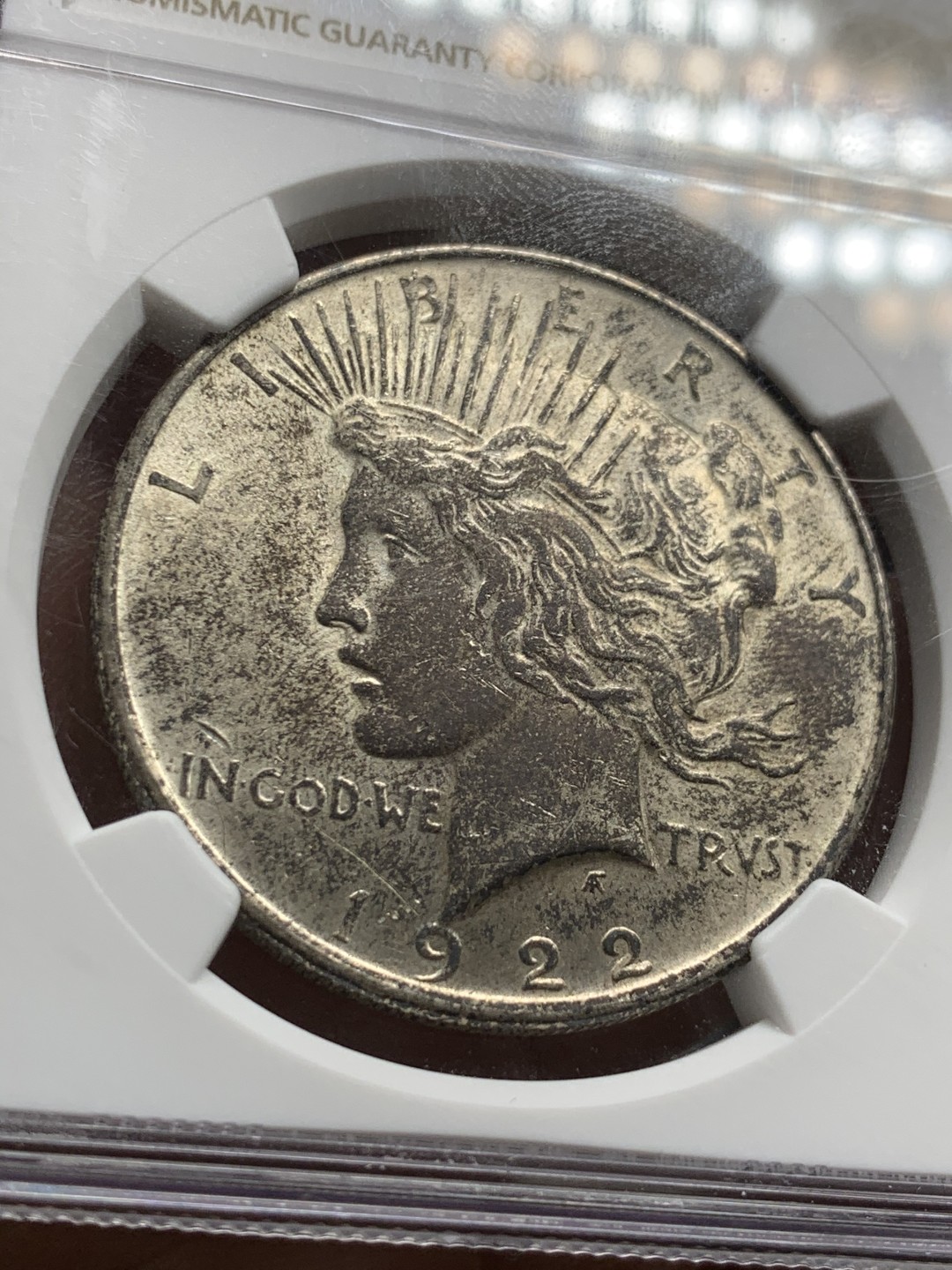 《竞宝斋》第49场-本周日，周一2场连拍（全场不限金额包邮） NGC MS62 美国 1922年 和平银币 双面包浆 女神面黑包浆 双面底板光感不错