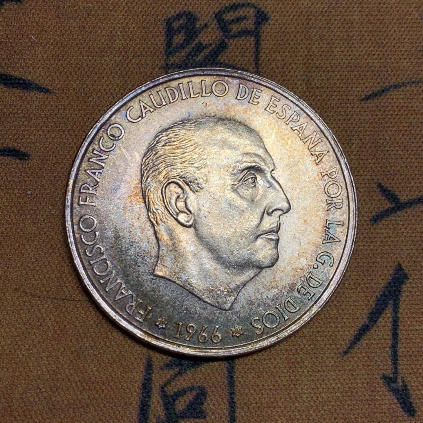 《竞宝斋》第49场-本周日，周一2场连拍（全场不限金额包邮） MS级 超级五彩包浆 西班牙1966年  独裁者 100比塞塔银币18.9克