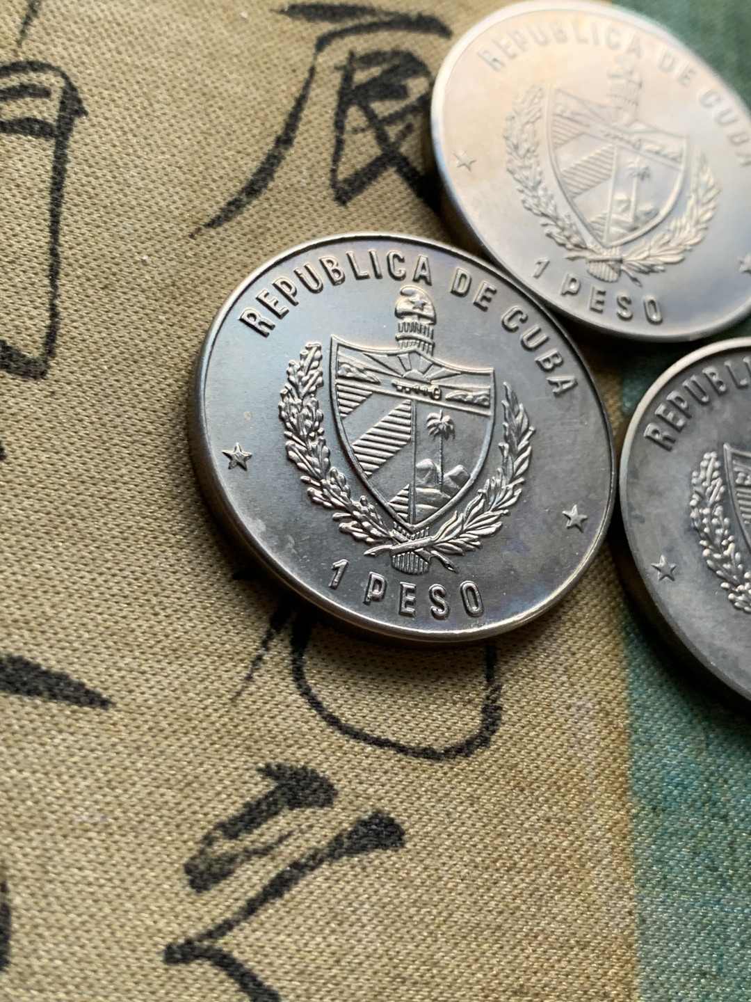 《竞宝斋》第49场-本周日，周一2场连拍（全场不限金额包邮） 古巴1比索镍币3枚