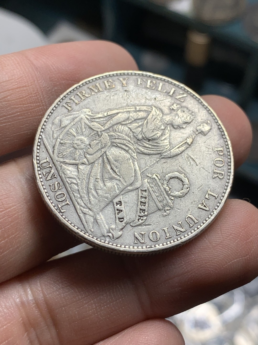 《竞宝斋》第49场-本周日，周一2场连拍（全场不限金额包邮） 1916年秘鲁共和国女神1索尔大银币