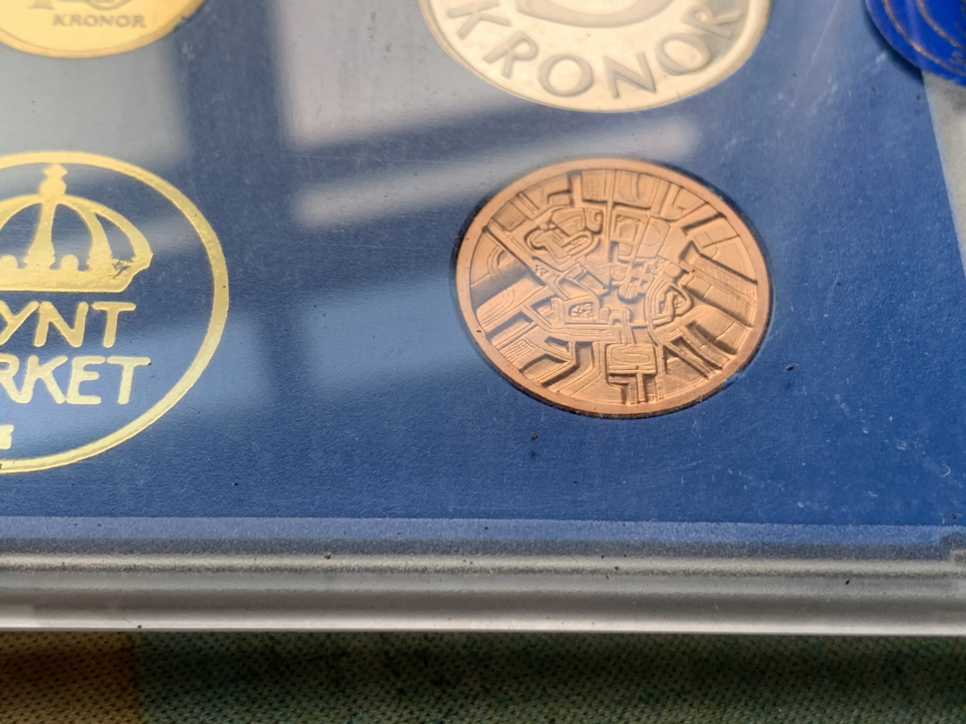 《竞宝斋》第49场-本周日，周一2场连拍（全场不限金额包邮） 瑞典2002年封装5枚套币一套