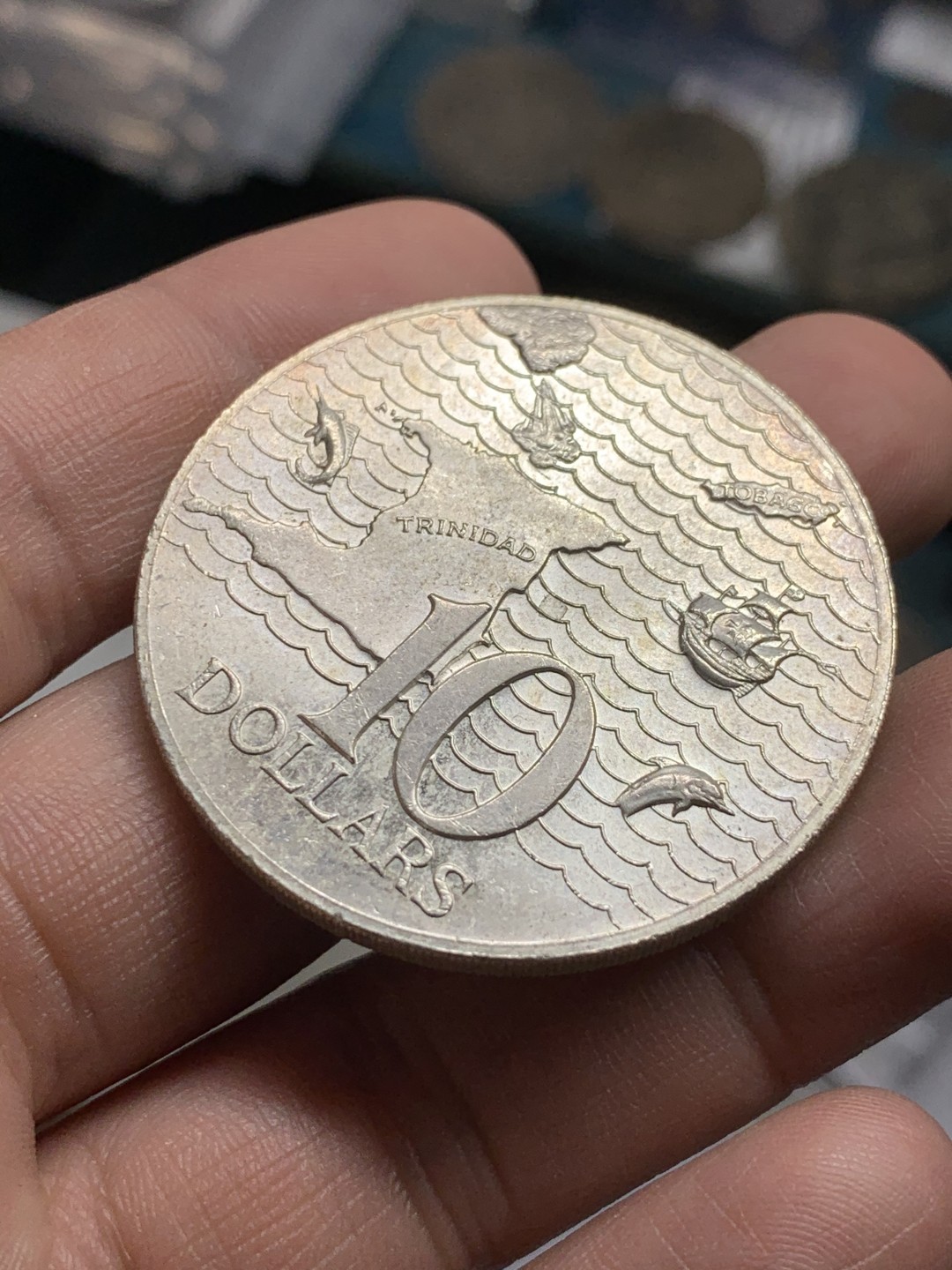 《竞宝斋》第49场-本周日，周一2场连拍（全场不限金额包邮） 特立尼亚多巴哥1972年帆船盾徽 10元 原光大银币 35.5克