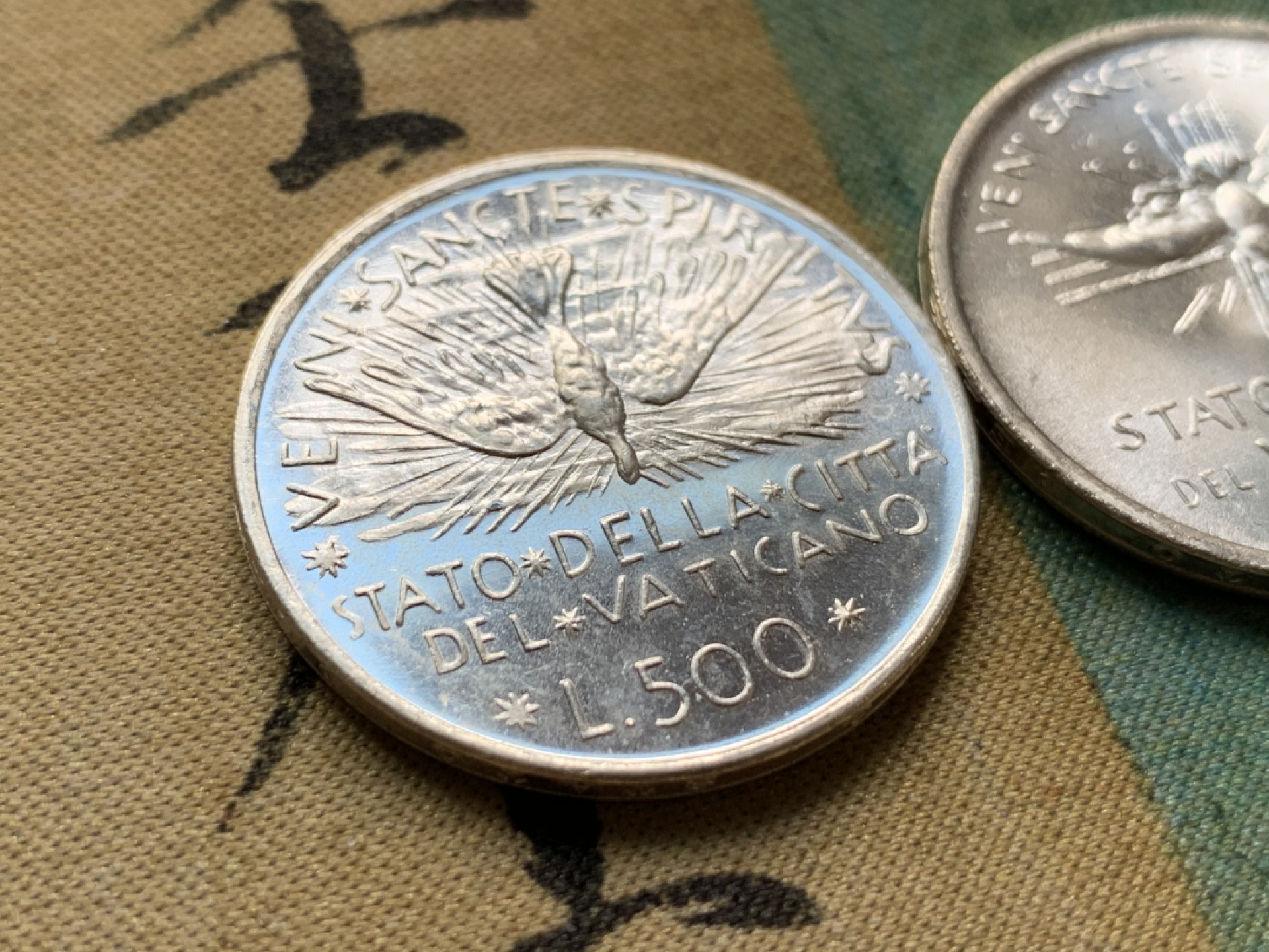 《竞宝斋》第49场-本周日，周一2场连拍（全场不限金额包邮） 梵蒂冈1978年教皇缺位500里拉银币一对（2种不同）