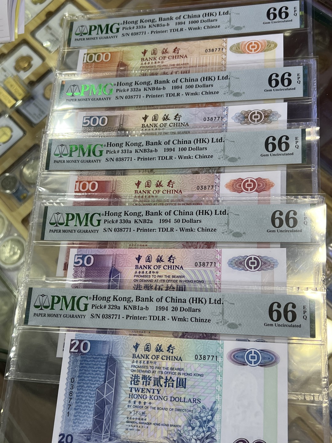 大中华拍卖第688期 香港中国银行9420/50/100/500/1000全同号一套 038771