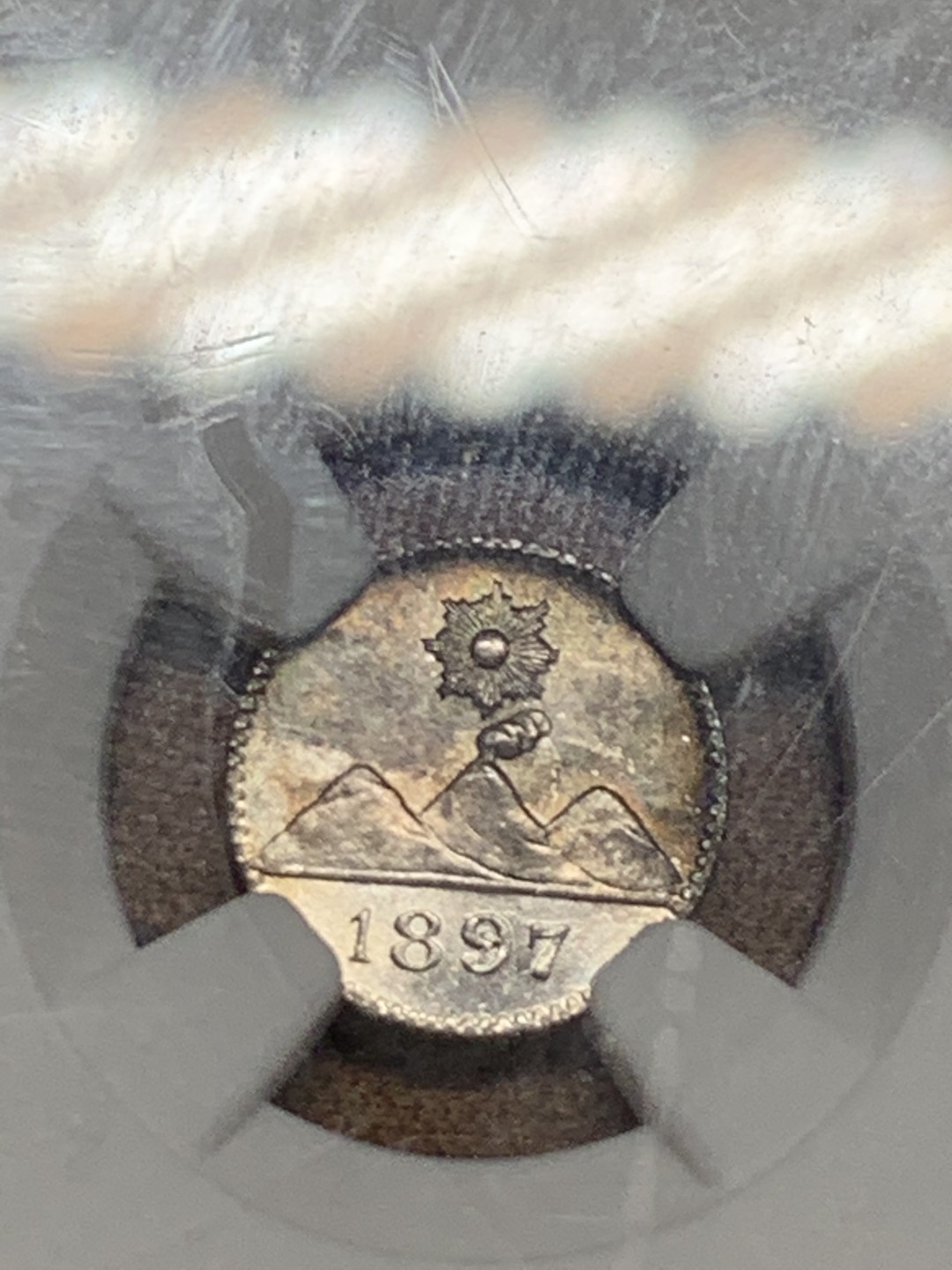 《竞宝斋》第49场-本周日，周一2场连拍（全场不限金额包邮） NGC MS67 危地马拉 1897年 1/4瑞尔银币  美洲经典 经典火山太阳图案 绝好的彩 季军分