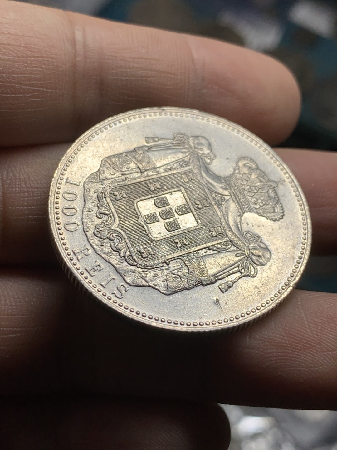 《竞宝斋》第49场-本周日，周一2场连拍（全场不限金额包邮） 葡萄牙 1899年 1000瑞斯 大银币 24.8克 主币  头发还非常的清晰