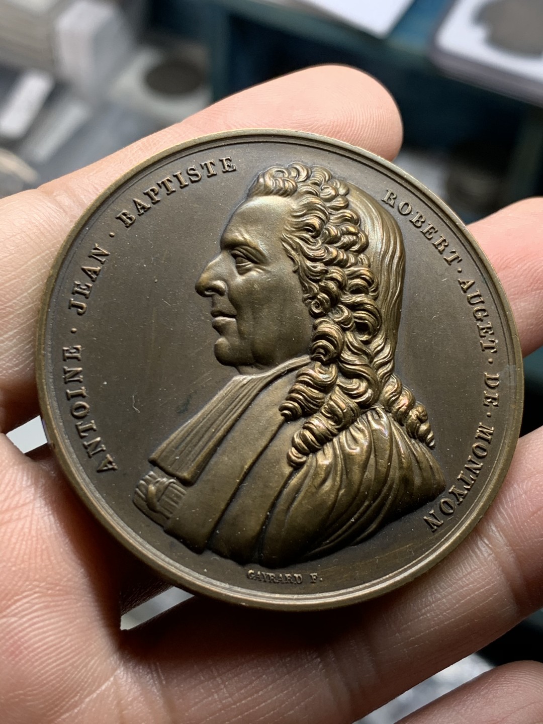 《竞宝斋》第49场-本周日，周一2场连拍（全场不限金额包邮） 1934年授予Diague夫妇法·让-巴斯斯特男爵巧克力大铜章。直径：52mm，克重：61