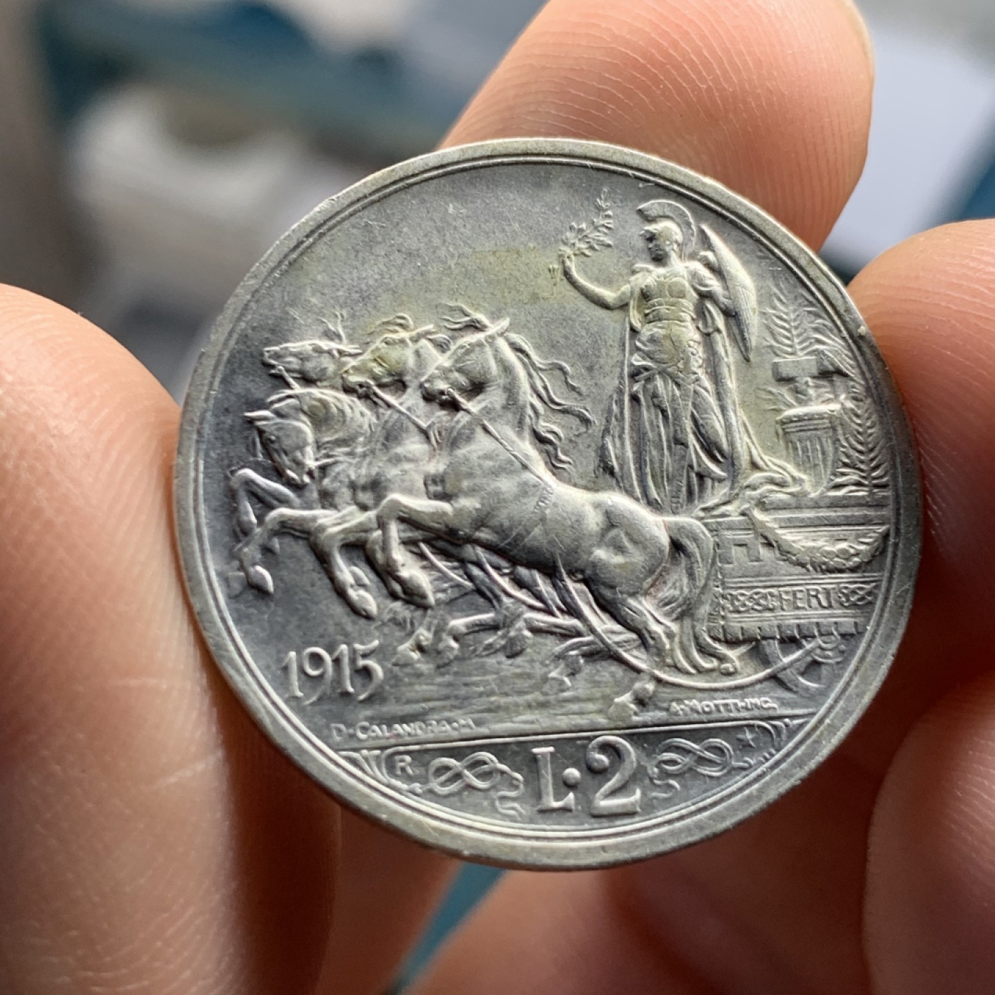 《竞宝斋》第49场-本周日，周一2场连拍（全场不限金额包邮） 意大利 1915年 马车 2里拉 银币 热门品种  细节非常的好