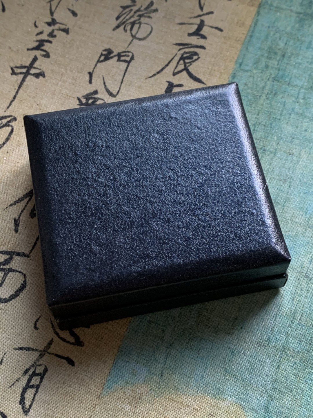 《竞宝斋》第49场-本周日，周一2场连拍（全场不限金额包邮） 巴哈马1990年哥伦布发现美洲纪念10元精制大银币一枚，带盒。925银，直径39mm，重量28.28g。