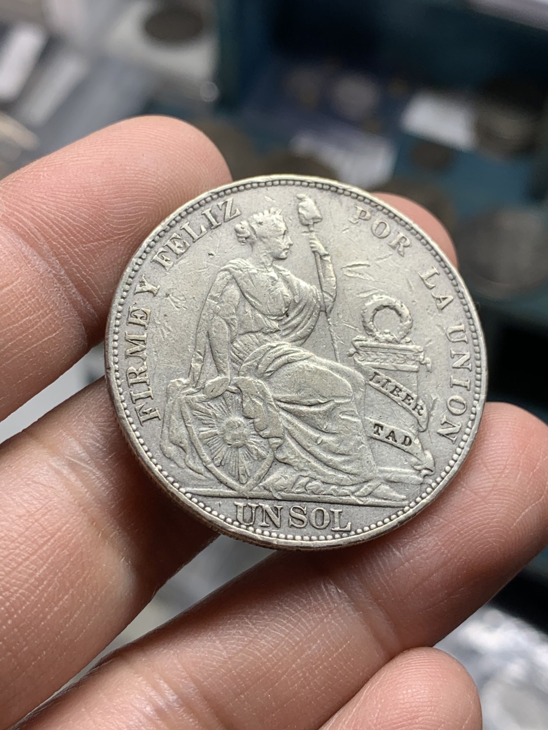 《竞宝斋》第49场-本周日，周一2场连拍（全场不限金额包邮） 1916年秘鲁共和国女神1索尔大银币