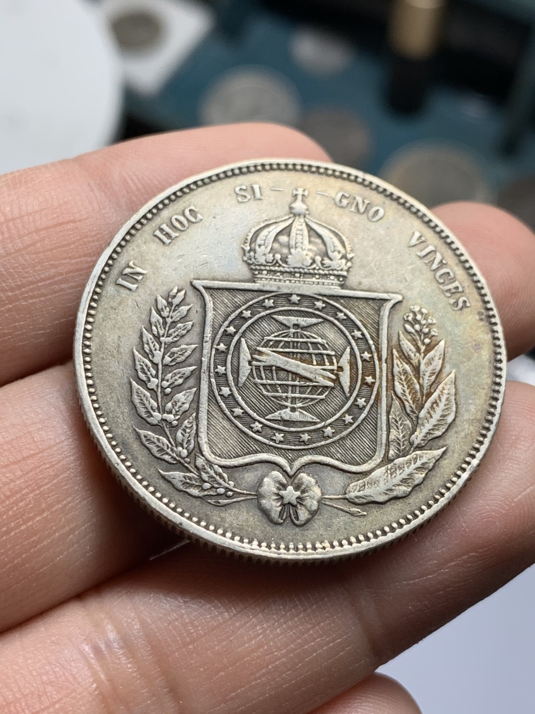 《竞宝斋》第49场-本周日，周一2场连拍（全场不限金额包邮） 巴西 1857年 2000瑞斯 叶子版 大银币 原味好品 热门品种