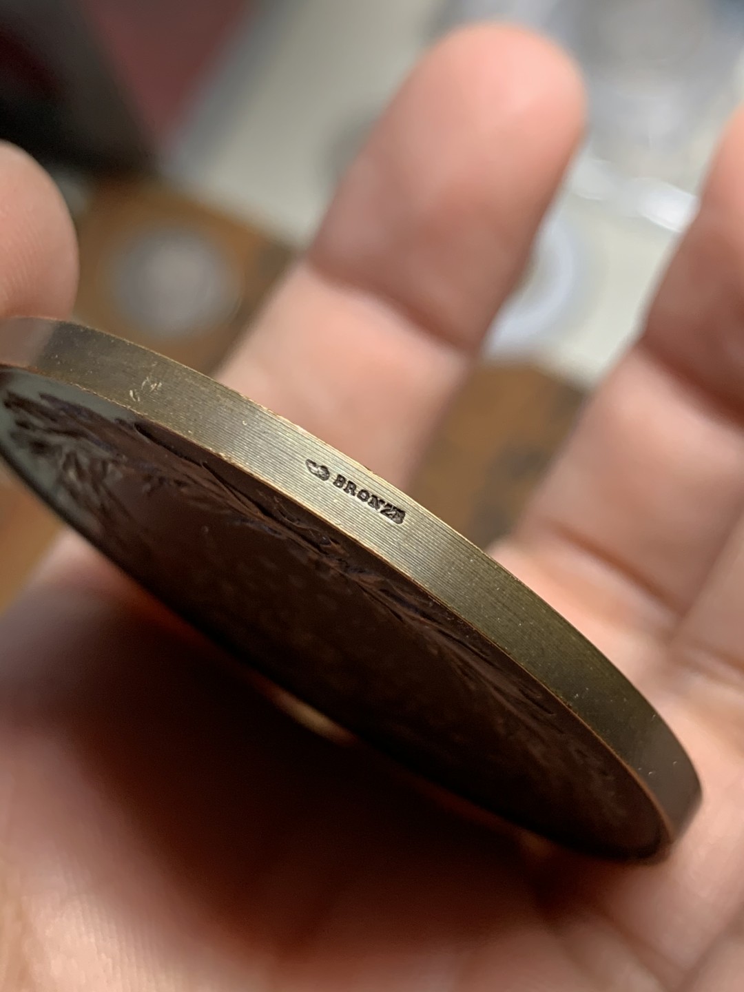 《竞宝斋》第49场-本周日，周一2场连拍（全场不限金额包邮） 1934年授予Diague夫妇法·让-巴斯斯特男爵巧克力大铜章。直径：52mm，克重：61