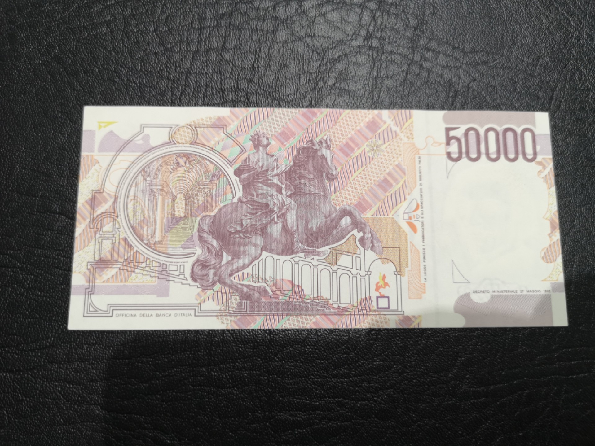 《外钞收藏家》第一百七十五期拍卖 1992年意大利5万里拉 全新 角稍微有点钝