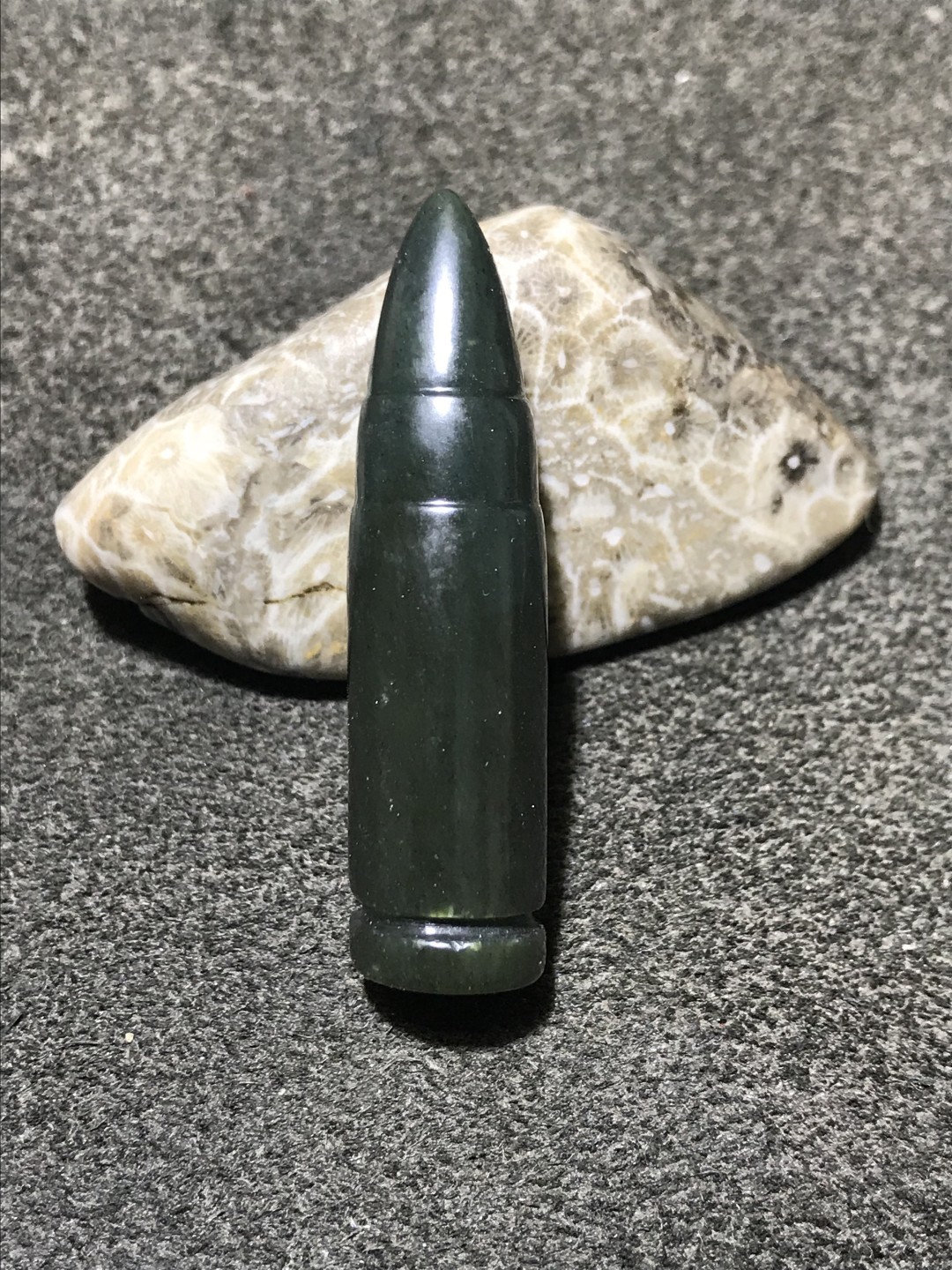 精美天然新疆和田青玉子弹一颗