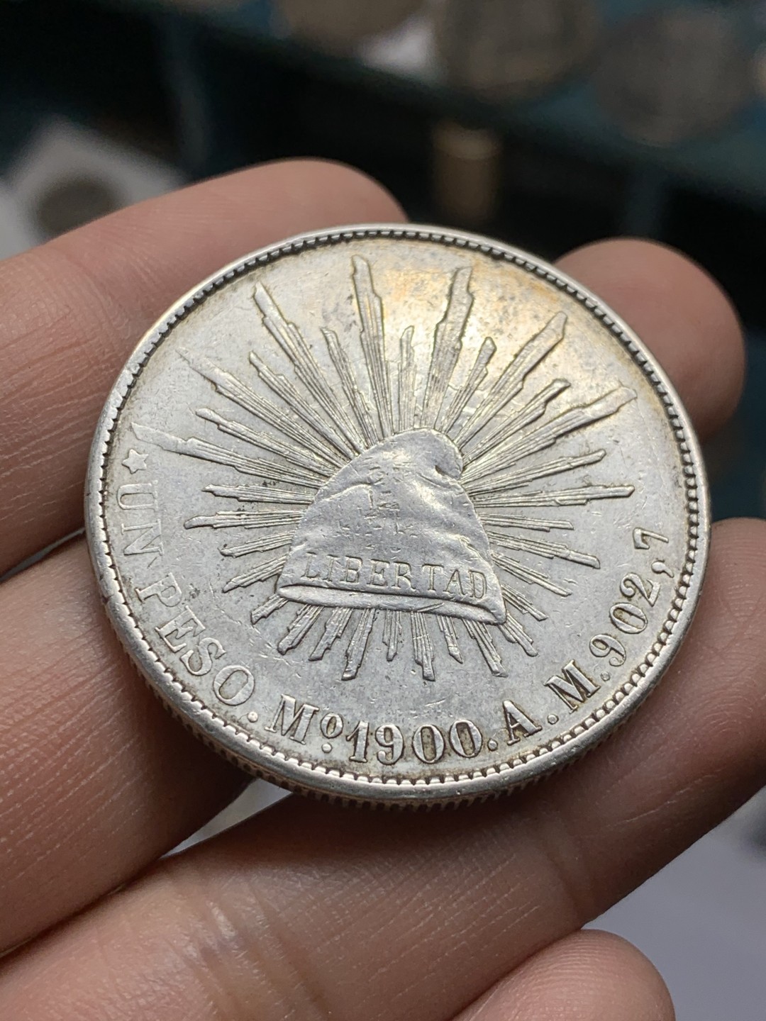 《竞宝斋》第49场-本周日，周一2场连拍（全场不限金额包邮） 墨西哥 1900年 MO AM 直边鹰洋 1比索 大银币 爆羽好品 可以收藏