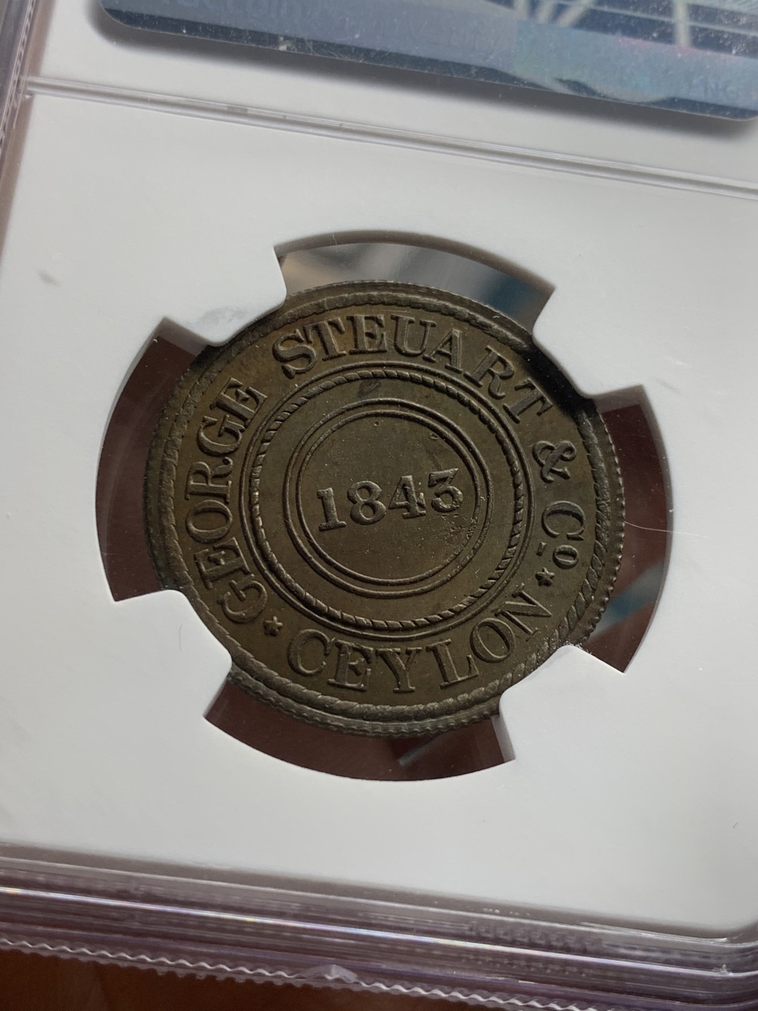 《竞宝斋》第49场-本周日，周一2场连拍（全场不限金额包邮） NGC MS61 英属锡兰 1843年种植园TOKEN 少见品种 巧克力包浆