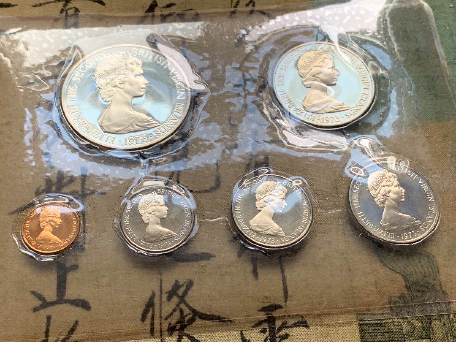 《竞宝斋》第49场-本周日，周一2场连拍（全场不限金额包邮） 英属 维京群岛  1973年 盒装 6枚装套币  含一枚25.7克925大银币  原封未氧化 状态一流