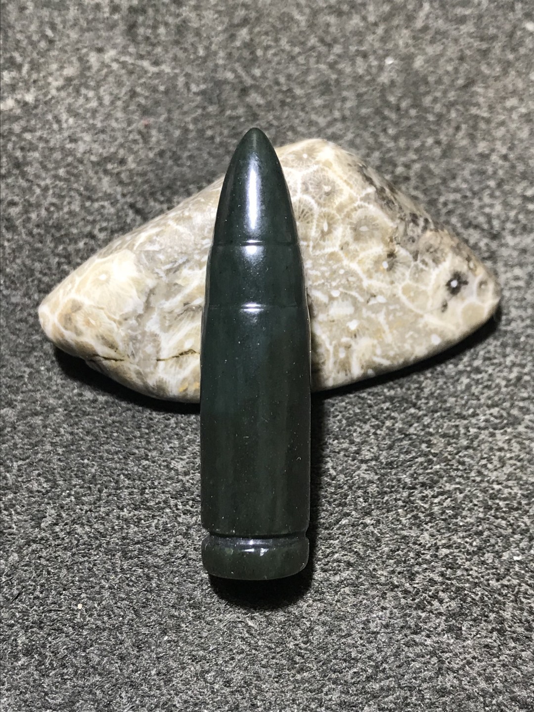 精美天然新疆和田青玉子弹一颗