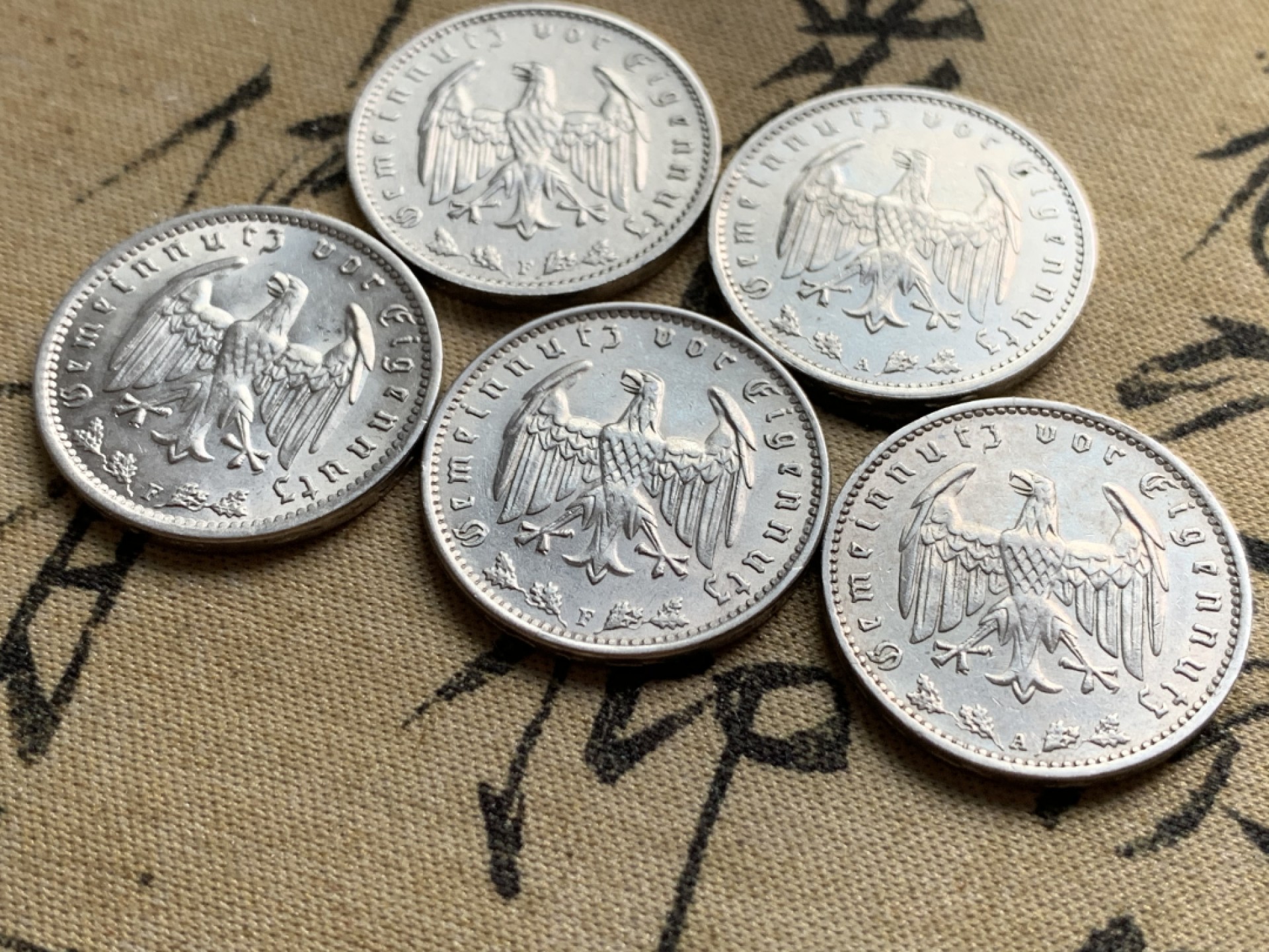 《竞宝斋》第49场-本周日，周一2场连拍（全场不限金额包邮） 德国1933-1937年1马克镍币5枚套