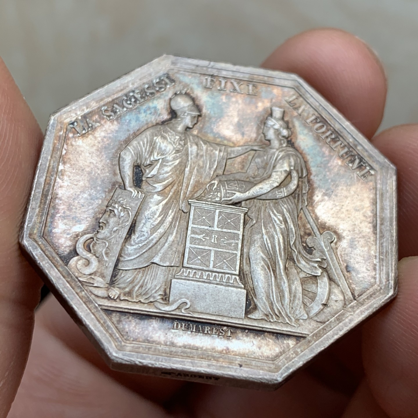 《竞宝斋》第49场-本周日，周一2场连拍（全场不限金额包邮） 非常漂亮的一枚  法国 1845-1860年邮储银行 大型八角银质代币 对角39.5mm，重25.8克 手指边铭 +银标 细节优秀 