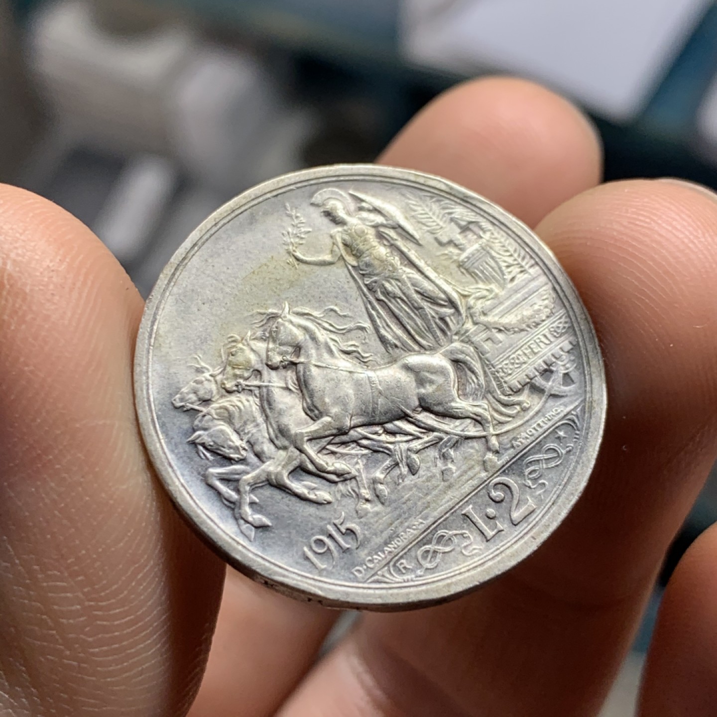 《竞宝斋》第49场-本周日，周一2场连拍（全场不限金额包邮） 意大利 1915年 马车 2里拉 银币 热门品种  细节非常的好