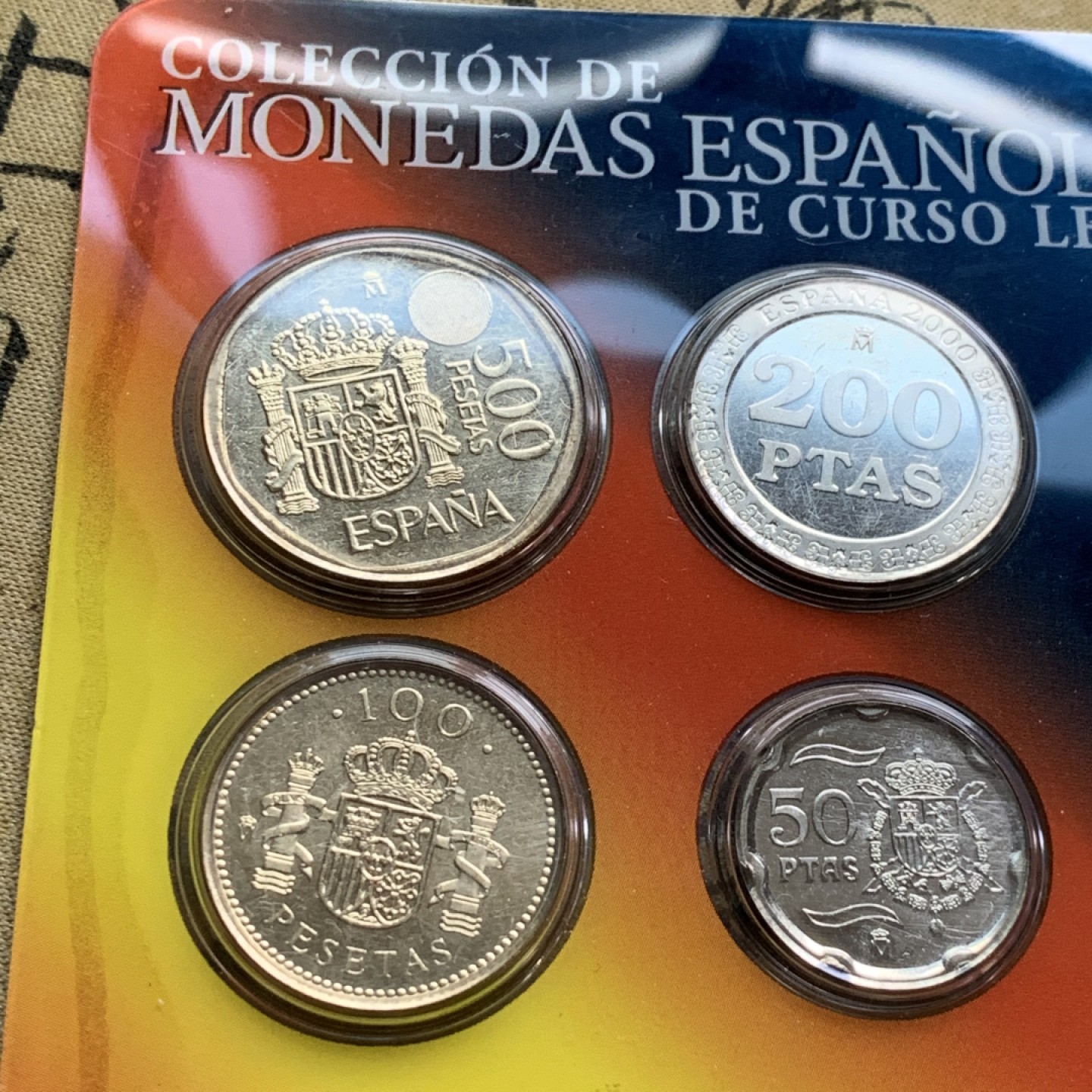 《竞宝斋》第49场-本周日，周一2场连拍（全场不限金额包邮） 卡装西班牙 2000年 千禧年1到500比塞塔八枚套 造币厂封装