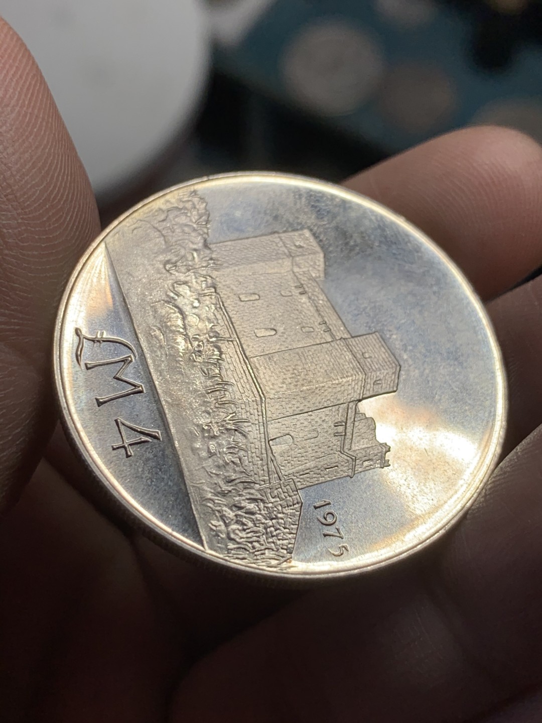 《竞宝斋》第49场-本周日，周一2场连拍（全场不限金额包邮） 马耳他1975年圣阿加塔城堡和小船4镑大银币 少见