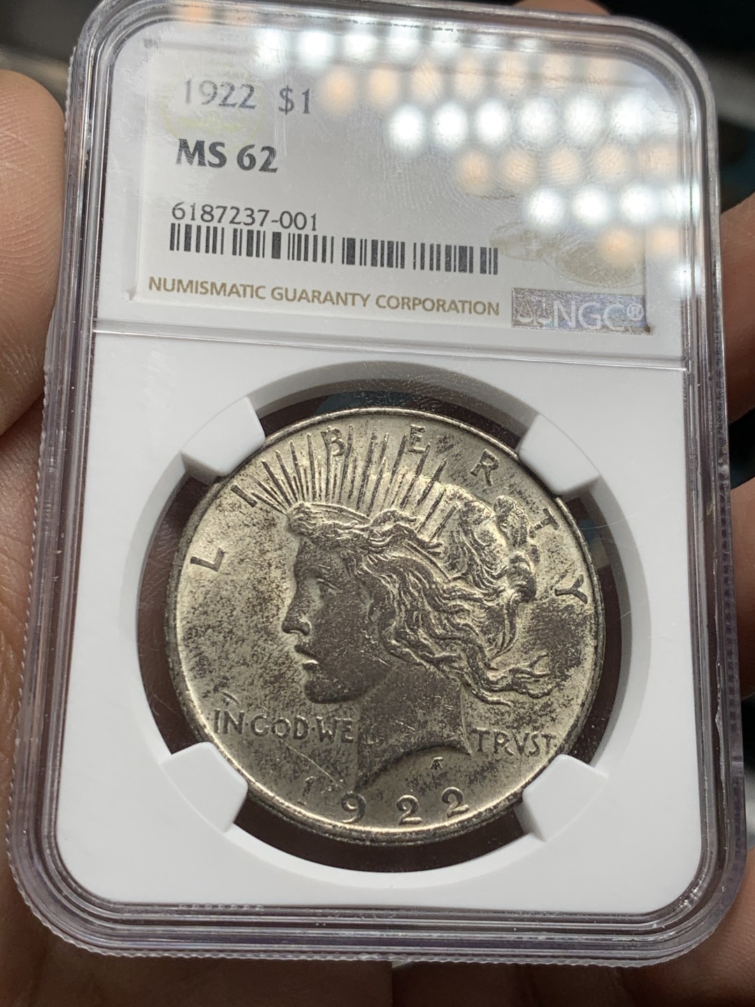 《竞宝斋》第49场-本周日，周一2场连拍（全场不限金额包邮） NGC MS62 美国 1922年 和平银币 双面包浆 女神面黑包浆 双面底板光感不错