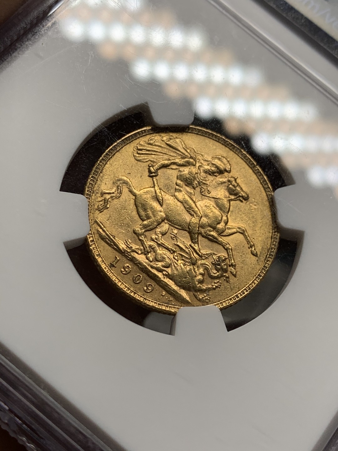 《竞宝斋》第49场-本周日，周一2场连拍（全场不限金额包邮） NGC AU58 英国 1909年 爱德华七世1索维林金币 8克金币 英系+黄金：马剑金币中 持续上涨品种