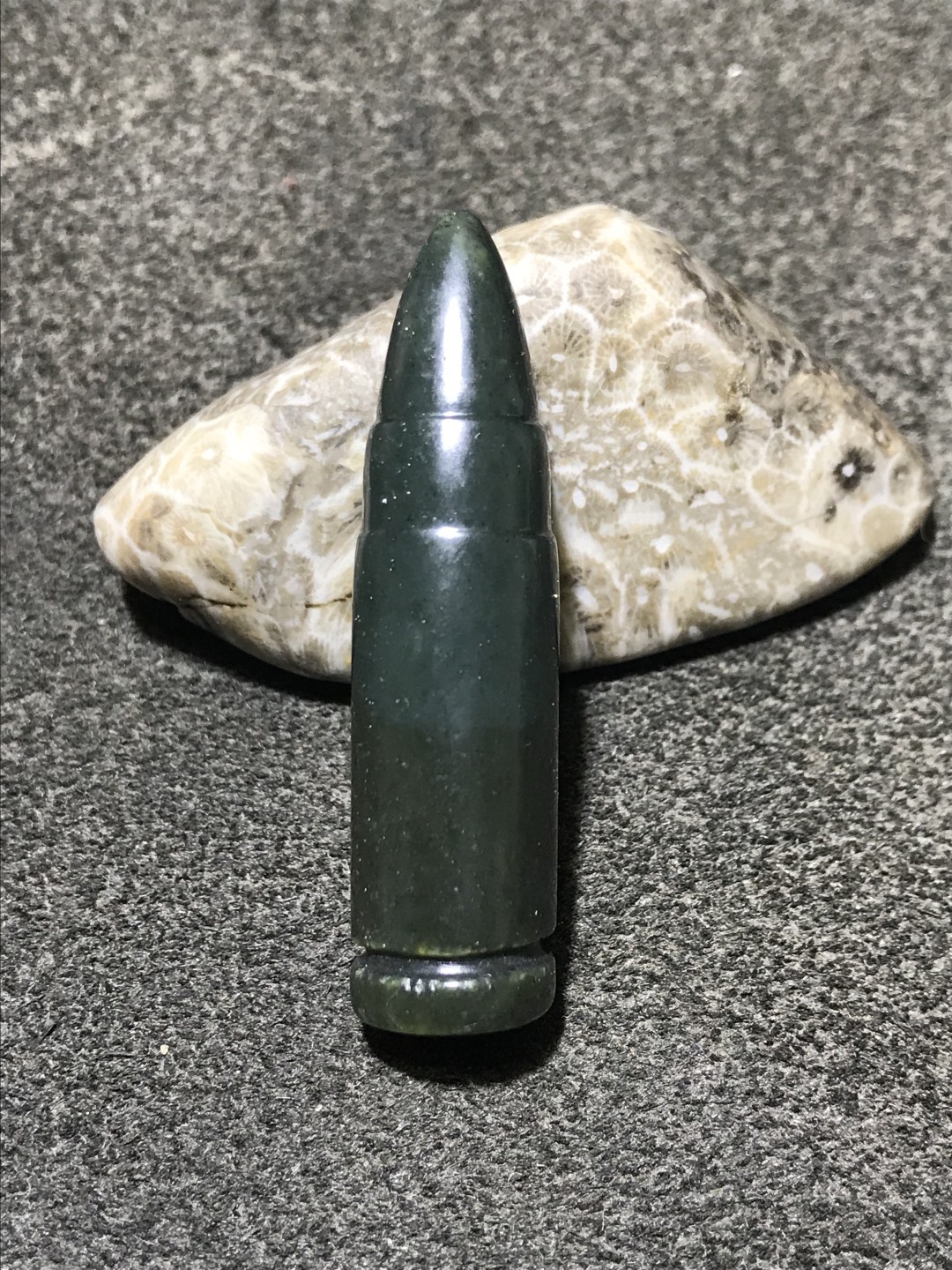 精美天然新疆和田青玉子弹一颗