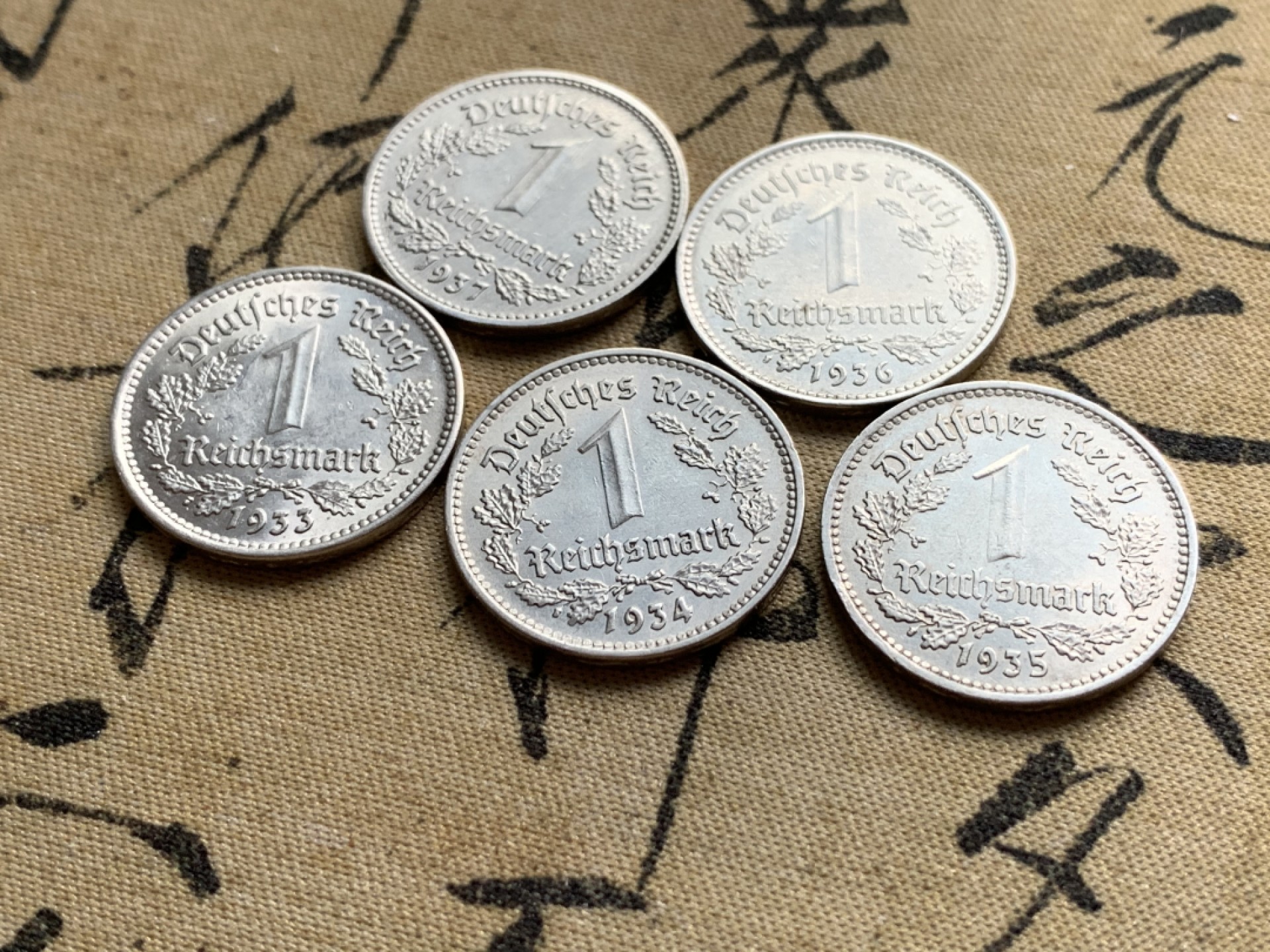 《竞宝斋》第49场-本周日，周一2场连拍（全场不限金额包邮） 德国1933-1937年1马克镍币5枚套